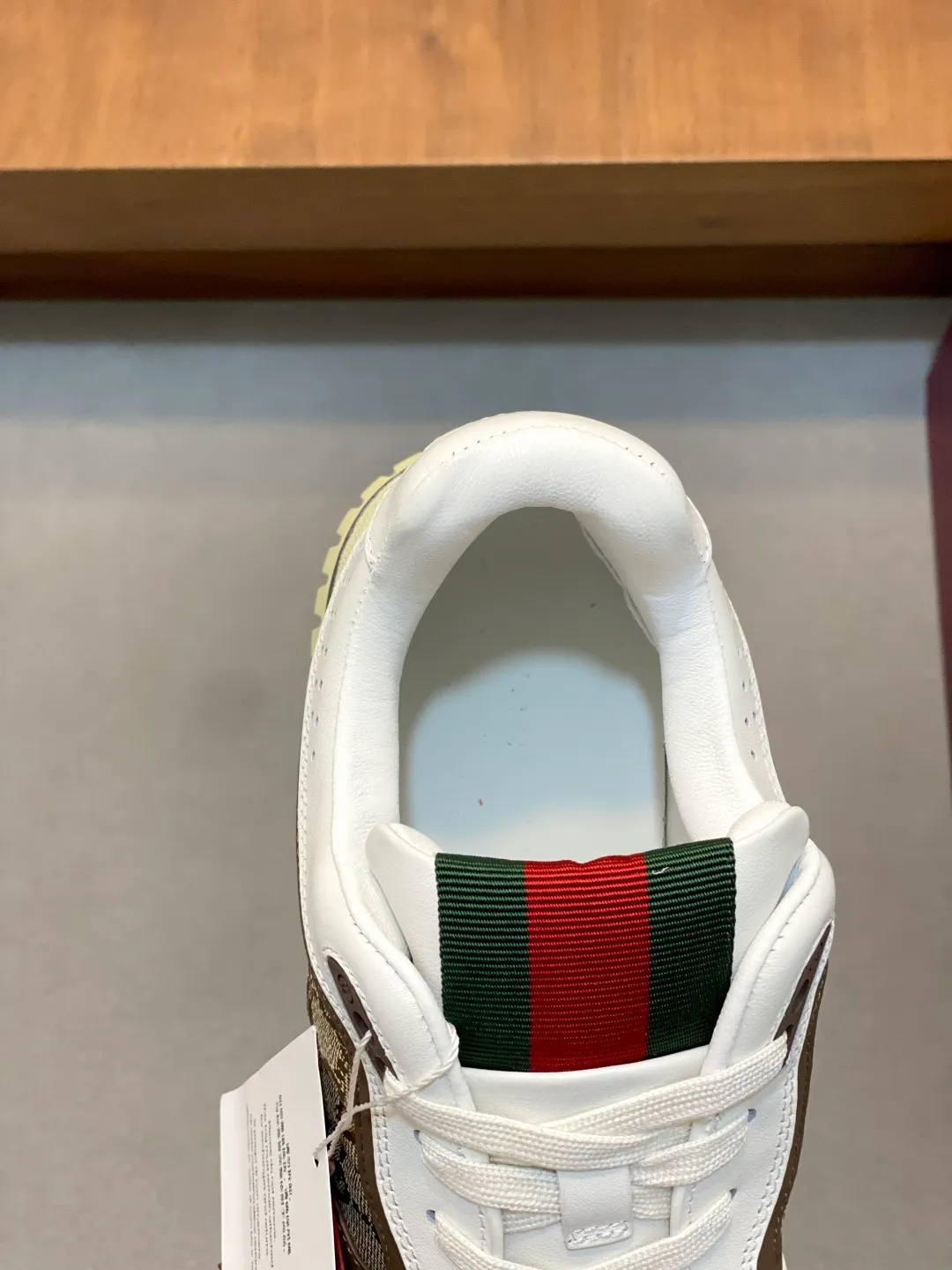 Men's Shoes 💰660 𝐆𝐮𝐜𝐜𝐢 𝐑𝐞-𝐖𝐞𝐛 As the first sneaker created by Sabato De Sarno for Gucci, the Re-Web series reinterprets the brand's classic stripes and sets off the modern silhouette design with bold and unique details. These shoes are crafted from white leather. This new sneaker is ingeniously decorated with many of the brand's classic details, and is equipped with a bright red and green webbing tongue, which will make people fall in love at first sight. White leather treated with a special process for softness and luster, with an embossed grainy texture. Script Gucci logo and interlocking G web label with Interlocking G and script Gucci logo. Rubber outsole with interlocking G detail eyelets. Web tongue. Size: 39-44 (customized for sizes 38 and 45)